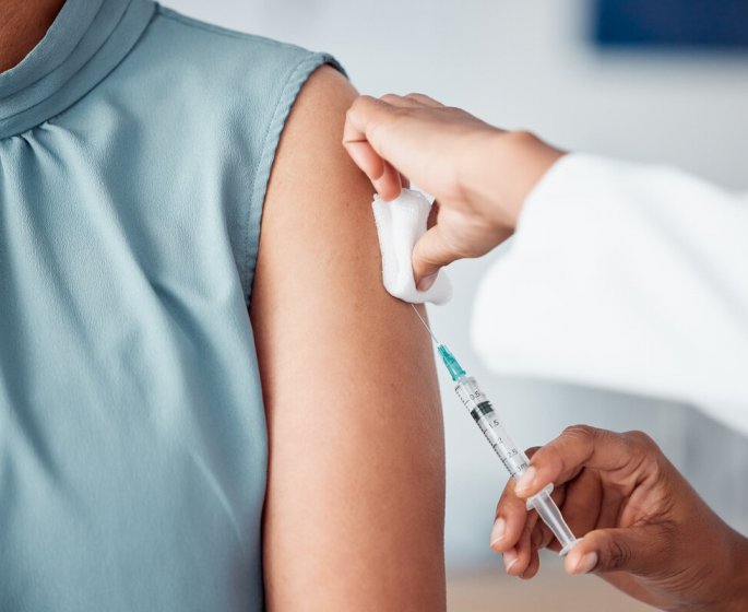 Vaccin contre le Covid : il peut provoquer des saignements vaginaux chez les femmes menopausees
