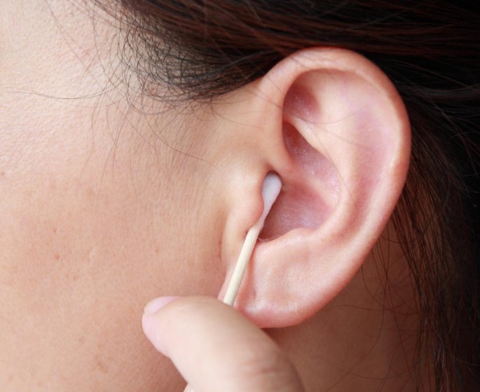 Bouchon d-oreille : symptomes et causes possibles