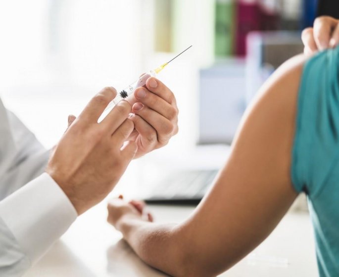 Papillomavirus : les gynecologues font la guerre aux fausses infos sur le vaccin contre le cancer du col de l’uterus