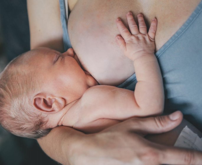 Une femme transgenre est parvenue a allaiter son bebe