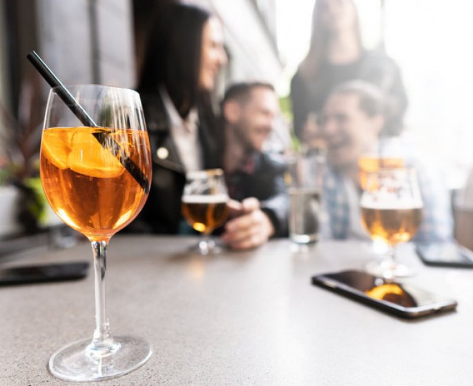 10 cocktails sans alcool peu caloriques a commander en terrasse