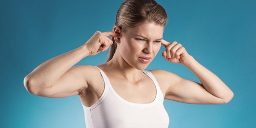 Sifflements dans les oreilles : 3 solutions naturelles