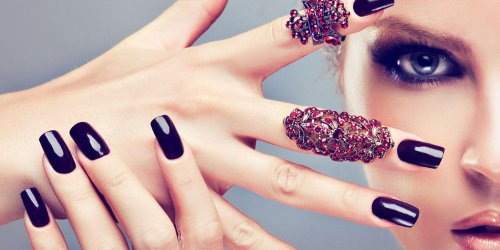 Nouvelle mise en garde sur les dangers des faux ongles