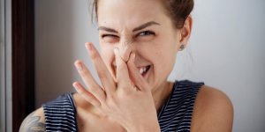 Contre les mauvaises odeurs : quid des deodorants et antitranspirants ? 