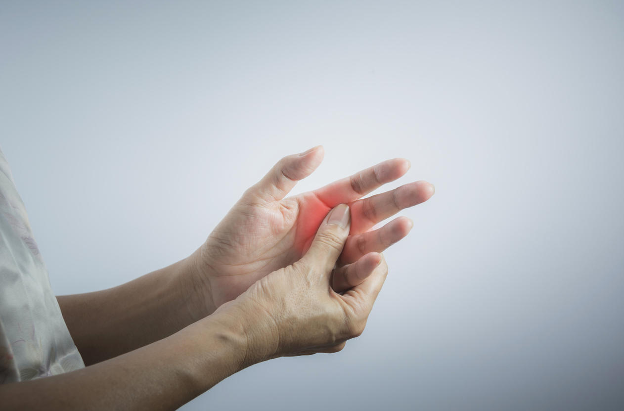 Douleur articulaire aux doigts reconnaître une arthrite