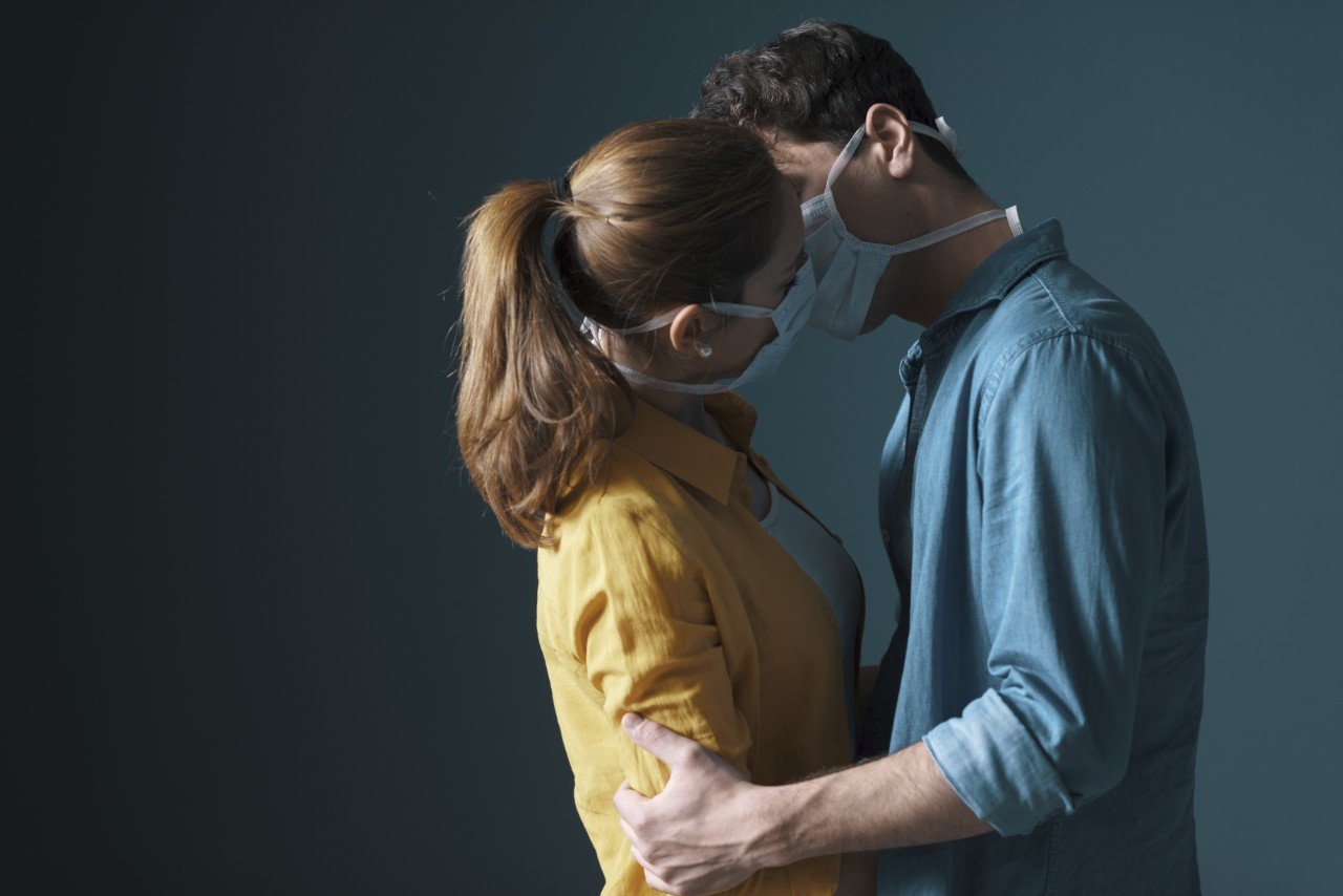 Il faut faire l’amour avec un masque selon des médecins