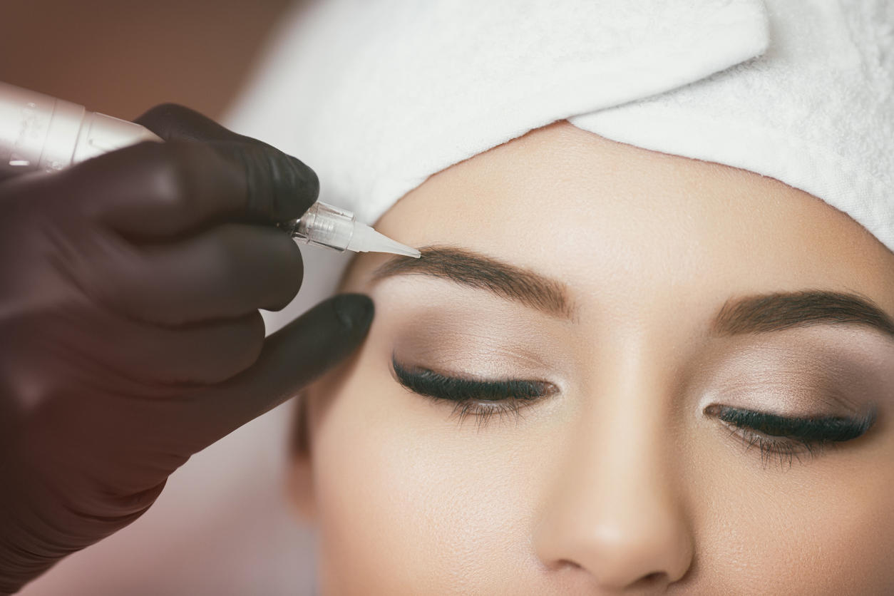 Mise En Garde Sur Le Maquillage Des Sourcils Ils Peuvent