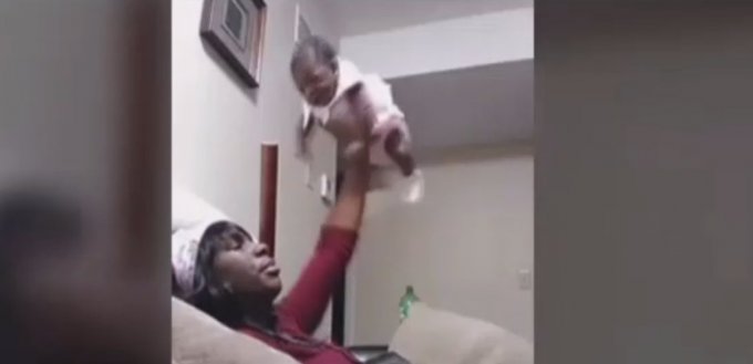 Elle maltraite son bébé en direct sur Facebook Live 