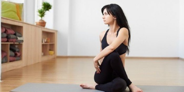 MÃ©nopause : 10 postures de yoga pour bien vivre les changements