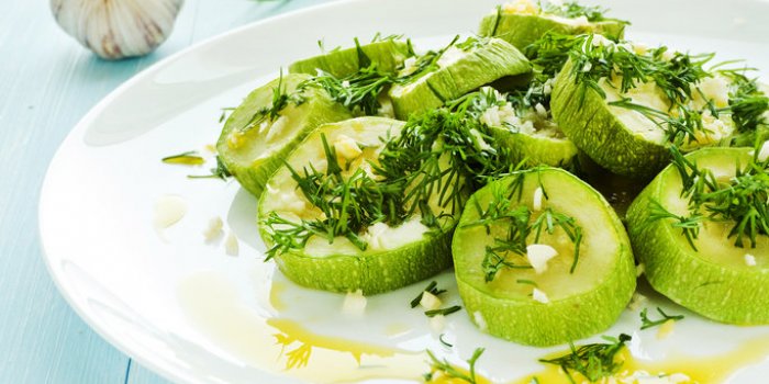 steamed zucchini with garlic, fennel and oil shallow dof