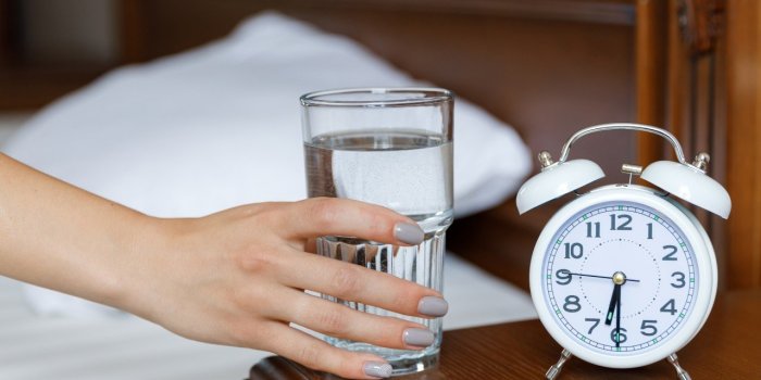 Vieillissement : les 5 astuces pour boire plus dâeau et gagner 15 ans de vie