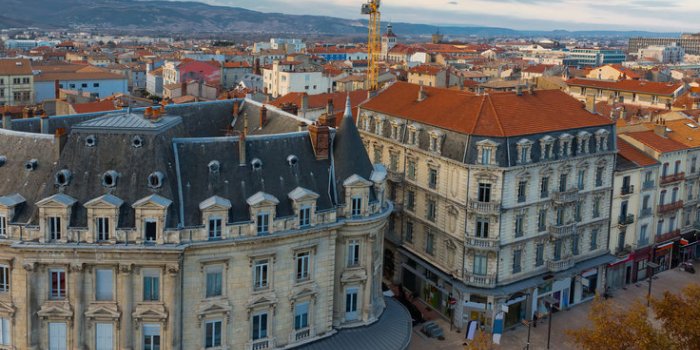 Covid-19 : 12 dÃ©partements oÃ¹ les rÃ©animations sont chargÃ©es