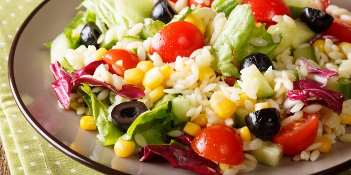Salades composées : 5 recettes gourmandes et de saison