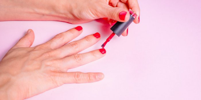 5 façons de ruiner vos ongles