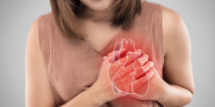 Les règles précoces augmentent les symptômes à la ménopause