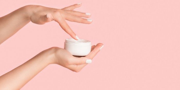 Gynéco : ces trucs dangereux ou inutiles qu'on vous vend pour la toilette intime