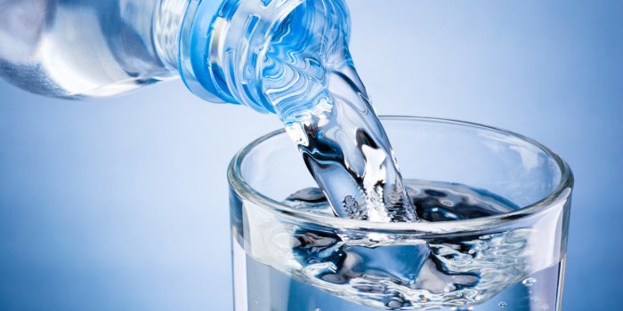 Boire régulièrement de l’eau