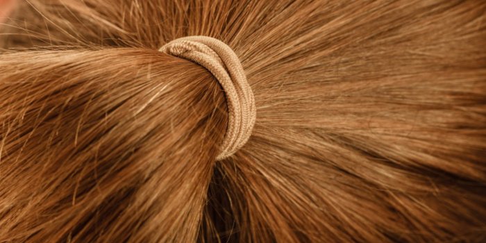 5 coiffures qui détruisent les cheveux