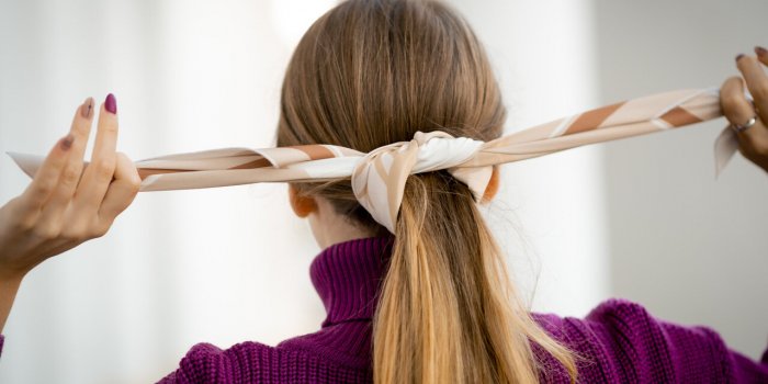 Cheveux : 5 erreurs courantes qui les abÃ®ment selon des dermatologues