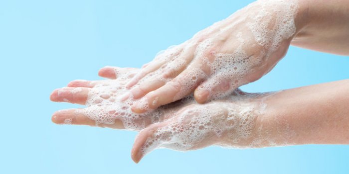 Covid : 6 astuces pour faire des câlins à ses proches sans risque