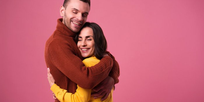 Covid : 6 astuces pour faire des câlins à ses proches sans risque