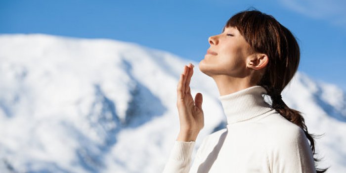 Peau : 10 trucs qui accélèrent le vieillissement en hiver