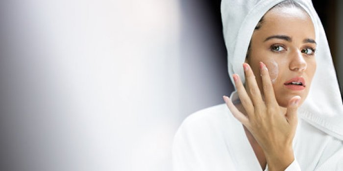 Peau : 10 trucs qui accélèrent le vieillissement en hiver