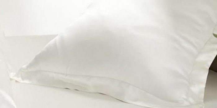 Literie : 7 taies dâoreiller en soie pour préserver ses cheveux et sa peau
