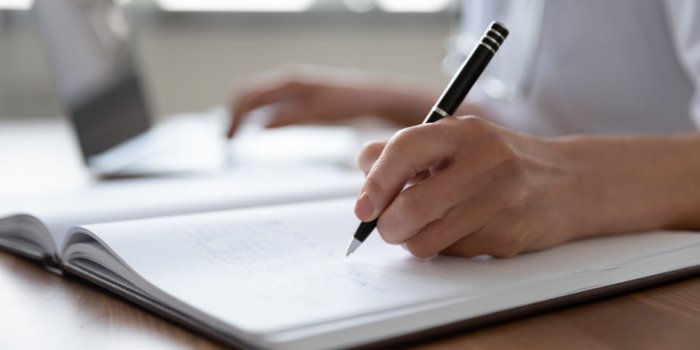 Parkinson : 10 signes précurseurs qui doivent alerter
