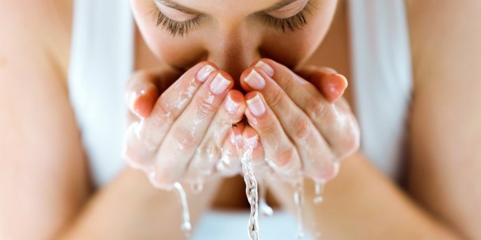 Irritation, bouton, démangeaison : comment garder une belle peau malgré le masque