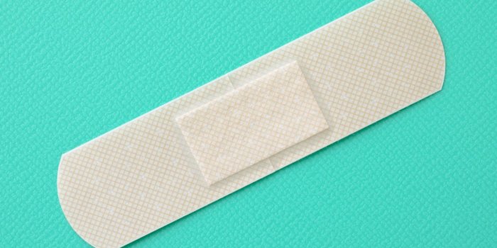 Irritation, bouton, démangeaison : comment garder une belle peau malgré le masque