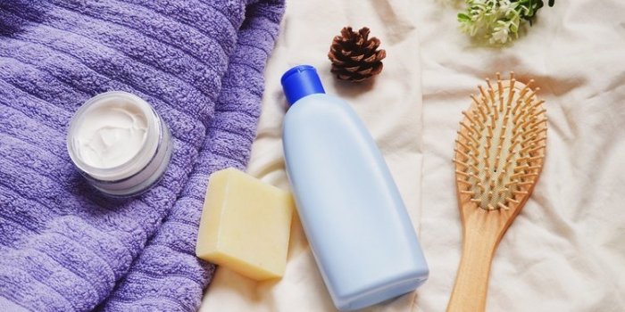 Cheveux gris : 5 erreurs à ne pas faire pour garder leur brillance