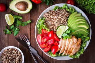 Manger apres 60 ans : ce qu-il faut mettre dans son assiette pour rester en bonne sante