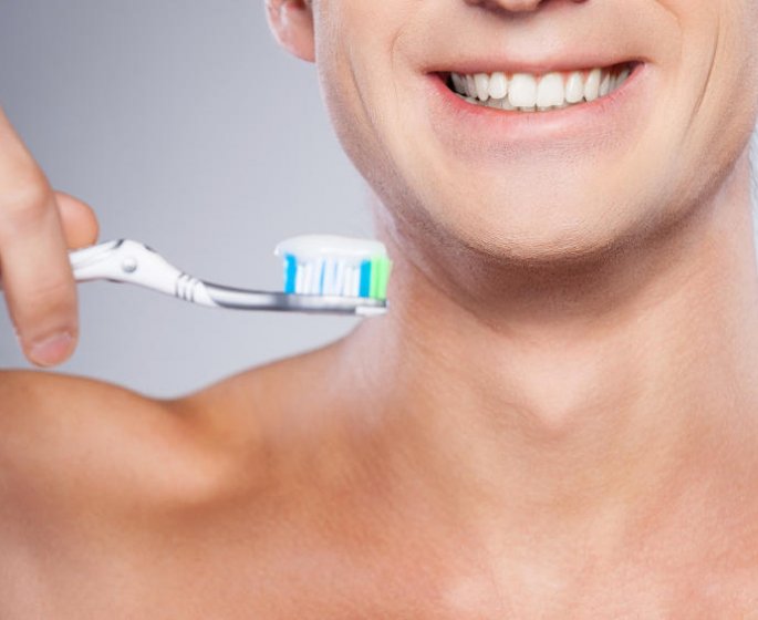 Qu-est-ce qui jaunit nos dents ?