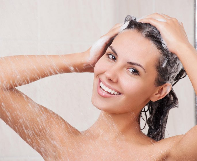 Beaute des cheveux : 3 huiles essentielles a ajouter a votre shampoing