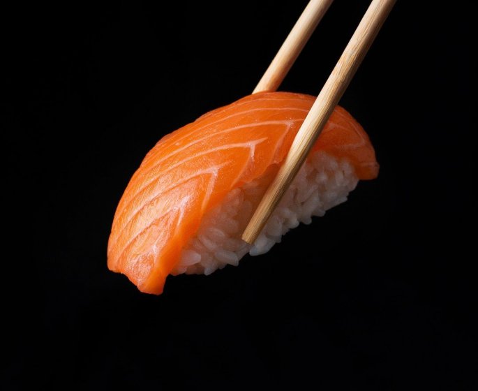 Incontinence, hallucinations, insomnie : elle mange un vieux sushi et sa vie devient un cauchemar