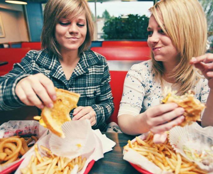 Adolescents et prise de poids : faut-il leur imposer un regime amaigrissant ?