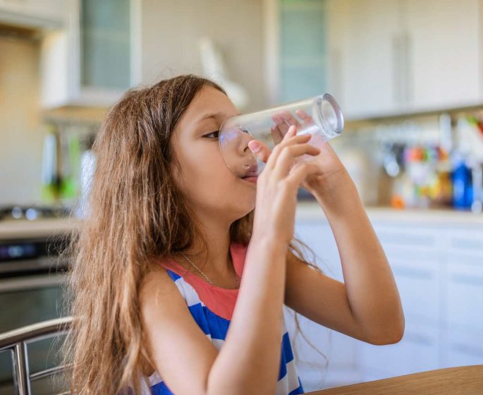 Des substances chimiques dangereuses dans les verres de vos enfants