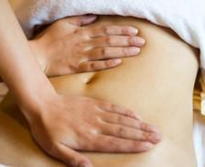 Le shiatsu : pressions delicates des doigts et paumes des mains