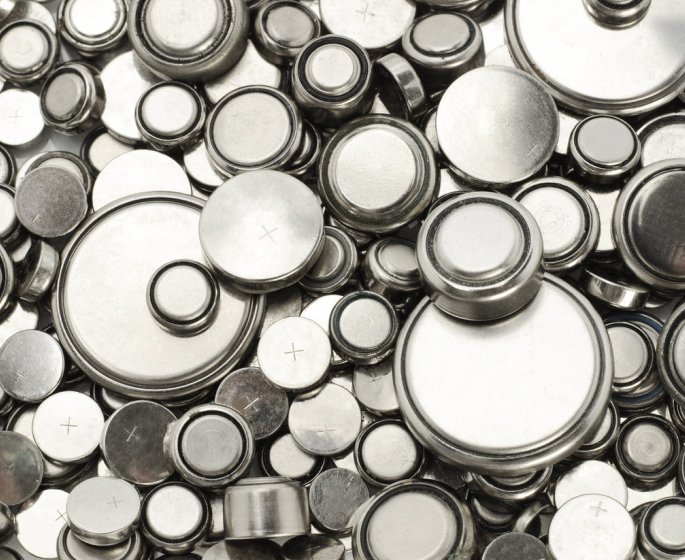 Noel : alerte sur les piles “bouton”, dangereuses pour les enfants
