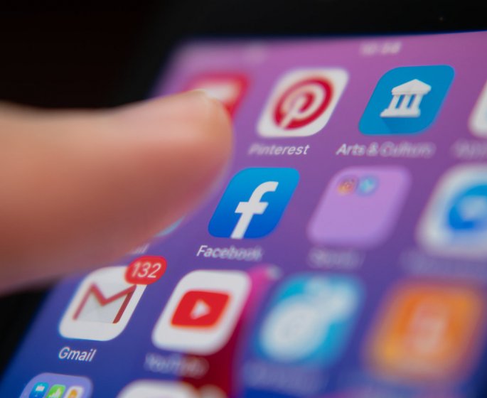 Une maman diagnostique la maladie rare de son fils grace a Facebook
