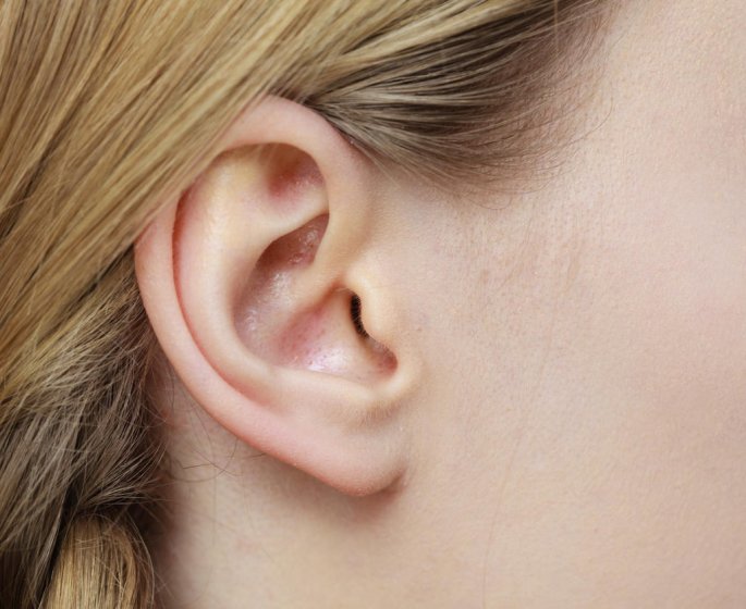 Otite : 3 techniques pour se deboucher l-oreille en douceur