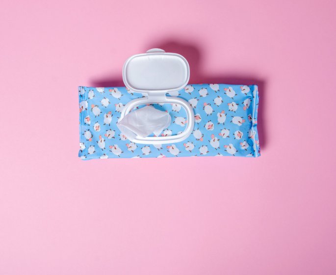 Lingettes pour bebe : certaines sont deconseillees aux enfants de moins de 3 ans