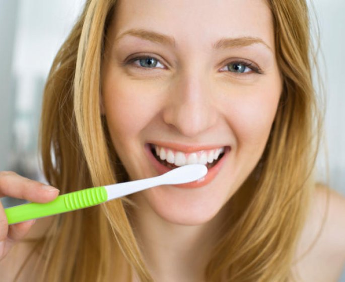 Pourquoi faut-il un detartrage des dents en plus du brossage regulier ?