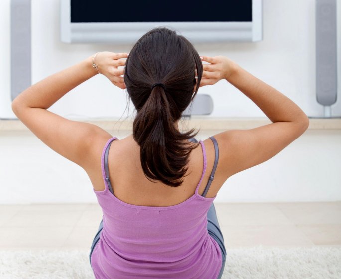 3 exercices minceur a faire devant la television