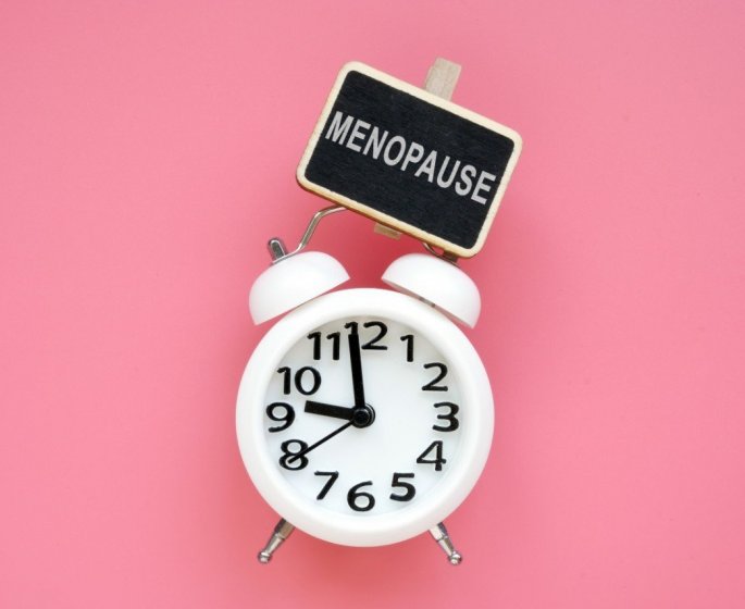L’exposition aux produits chimiques PFAS declencherait la menopause plus tot