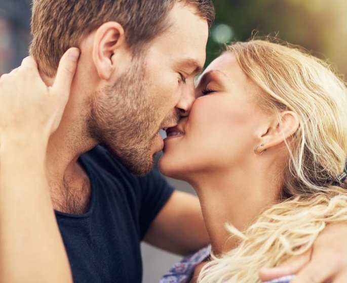 8 erreurs a eviter quand vous embrassez votre partenaire