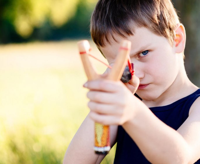 Actes de violence : savoir en parler aux enfants selon leur age