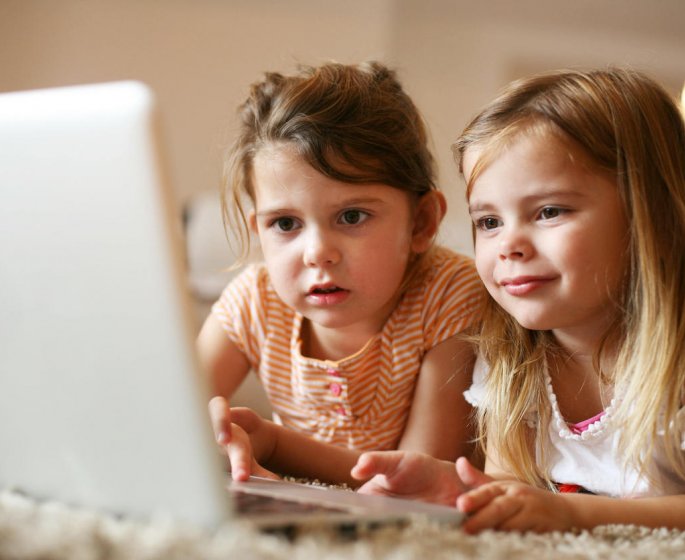 L-enfant et l-ordinateur : des dangers a maitriser