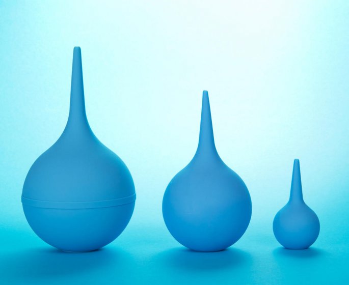 Poire a lavement : les risques d-un usage abusif en toilette intime